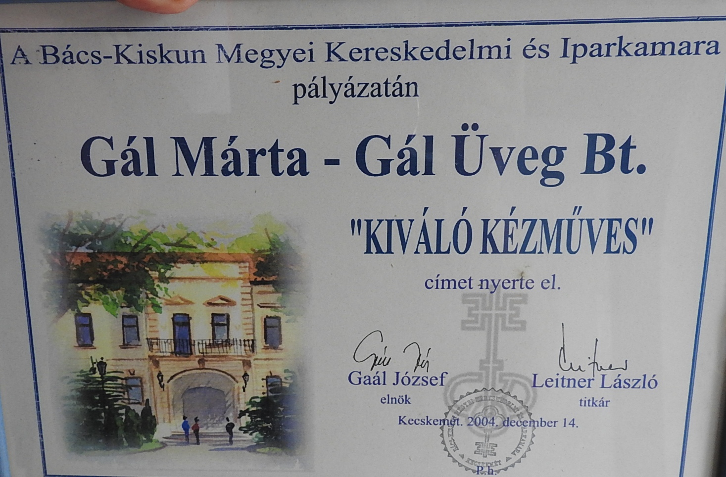 Gál Márta és a Gál Üveg Bt. Kiváló Kézműves oklevele, 2004